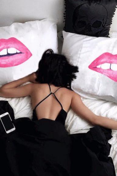 HOT SELLING LIPS SIGNATURE PILLOW 