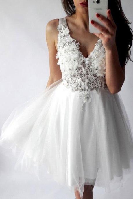 V Neck Short White Prom Dresses with Appliques Lace Homecoming Dresses